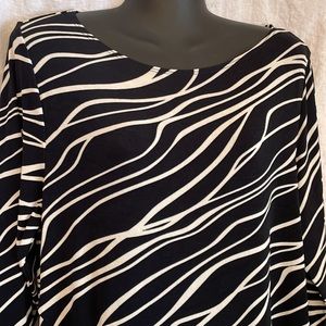 Small Sz 1 Chico’s Travelers Blouse  Black & White